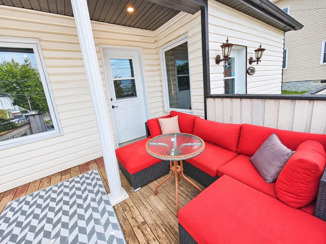Terrasse — 2104 Rue St-Jacques, Saguenay