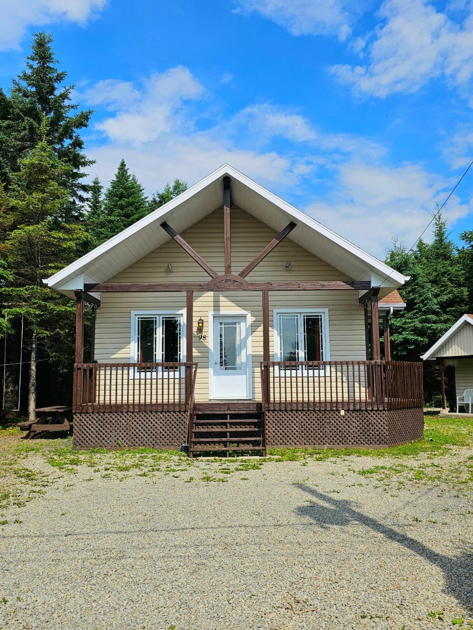 98, Ch. du Lac-Lavoie