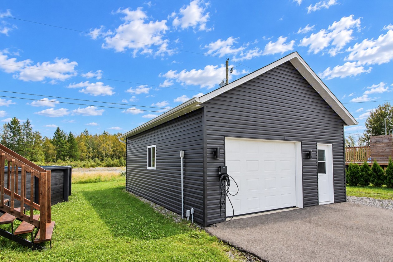 Garage — 211 Rue de l'Alizé, Saint-Honoré