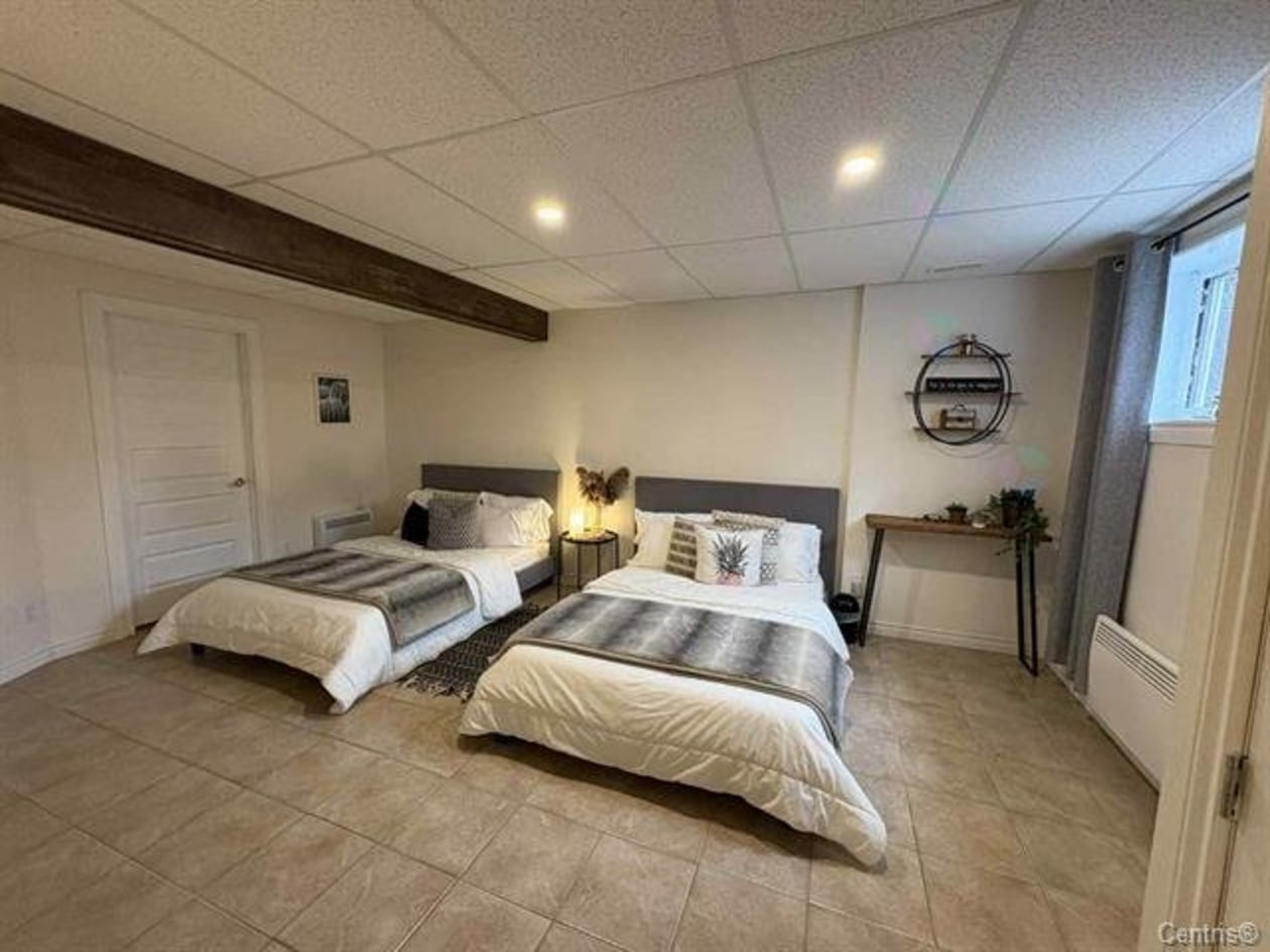 Salle familiale — 2299 Rue du Saphir, Saguenay
