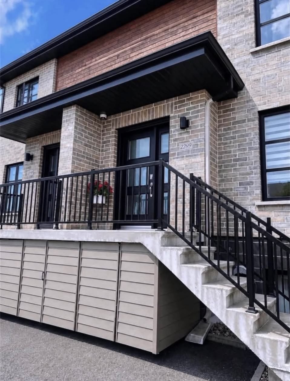 Façade — 2299 Rue du Saphir, Saguenay