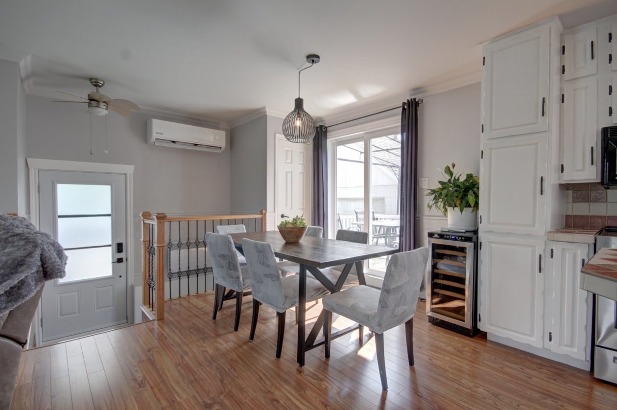 Salle à manger — 260 Boul. St-Luc, Alma