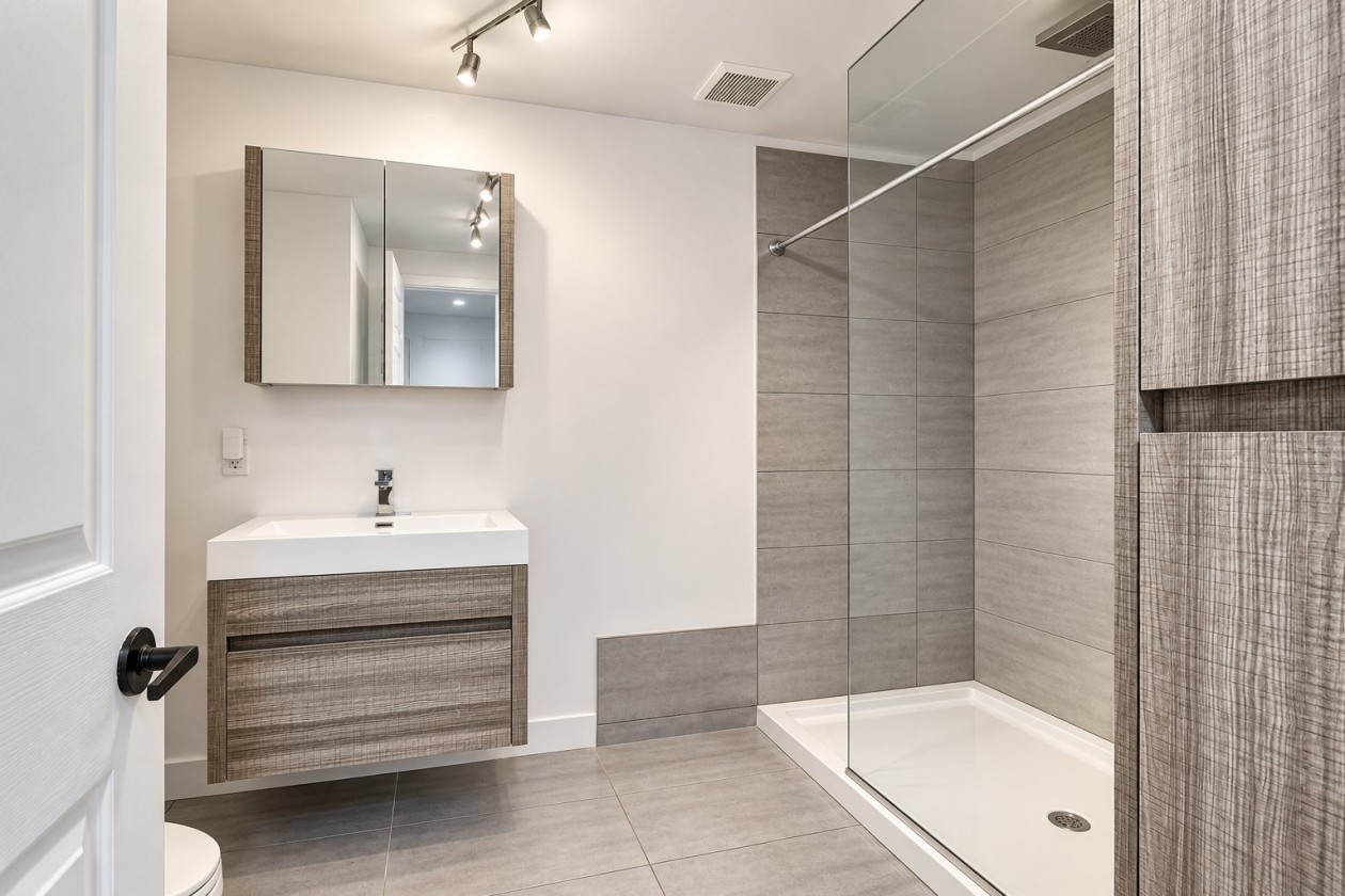 Salle de bains — 260 Boul. St-Luc, Alma