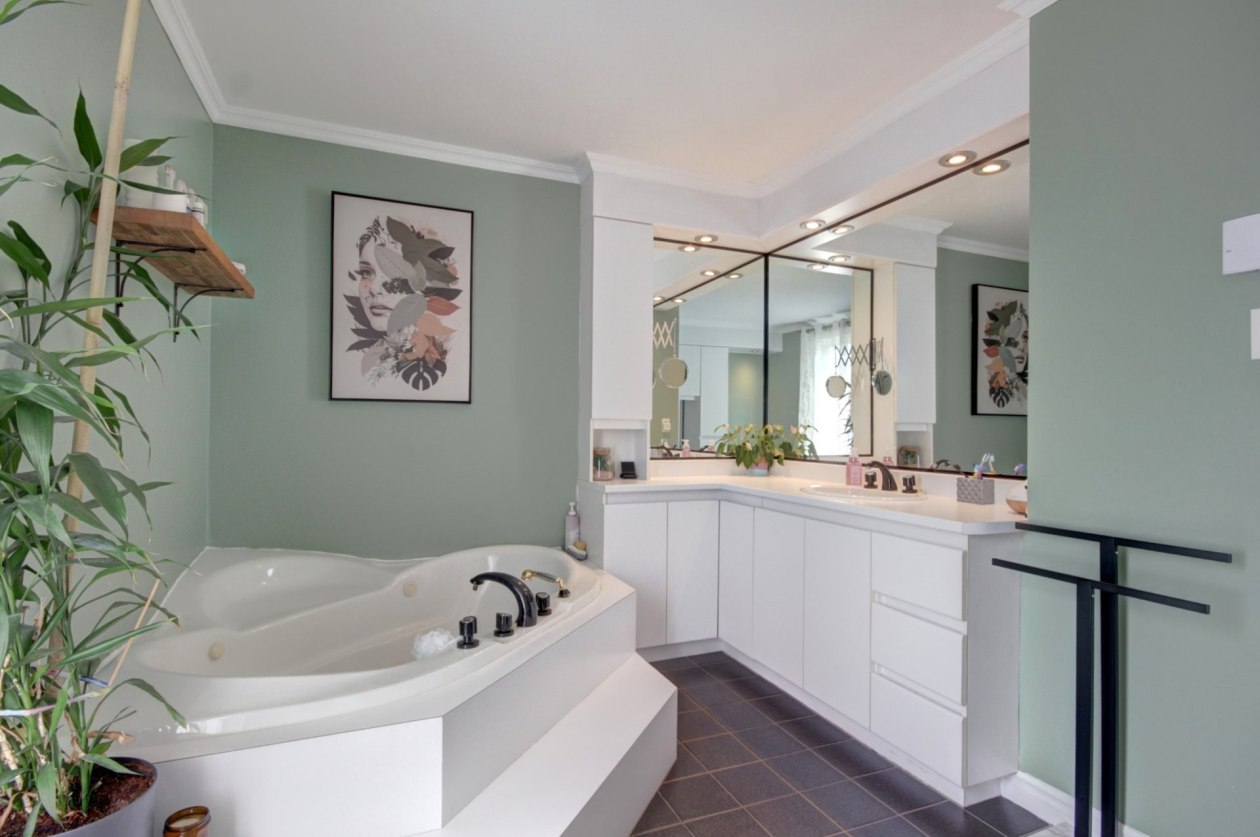 Salle de bains — 260 Boul. St-Luc, Alma