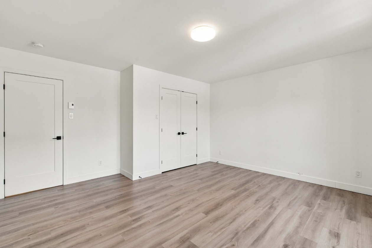 Chambre à coucher principale — 993 - 997 Rue Principale, Saint-Côme