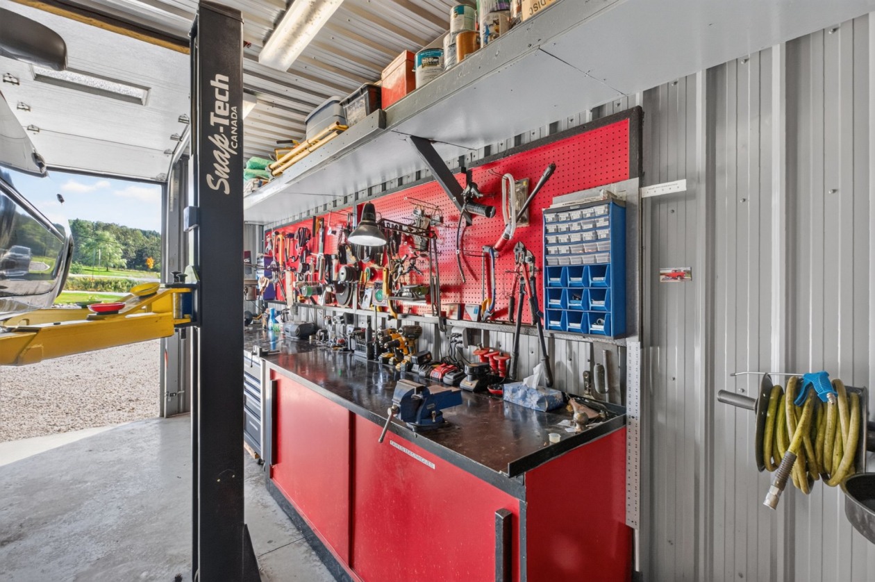 Garage — 70, Rue Principale O., Notre-Dame-des-Bois, J0B2E0, Notre-Dame-des-Bois