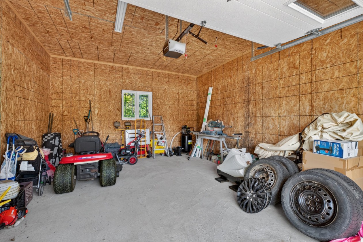 Garage — 70, Rue Principale O., Notre-Dame-des-Bois, J0B2E0, Notre-Dame-des-Bois