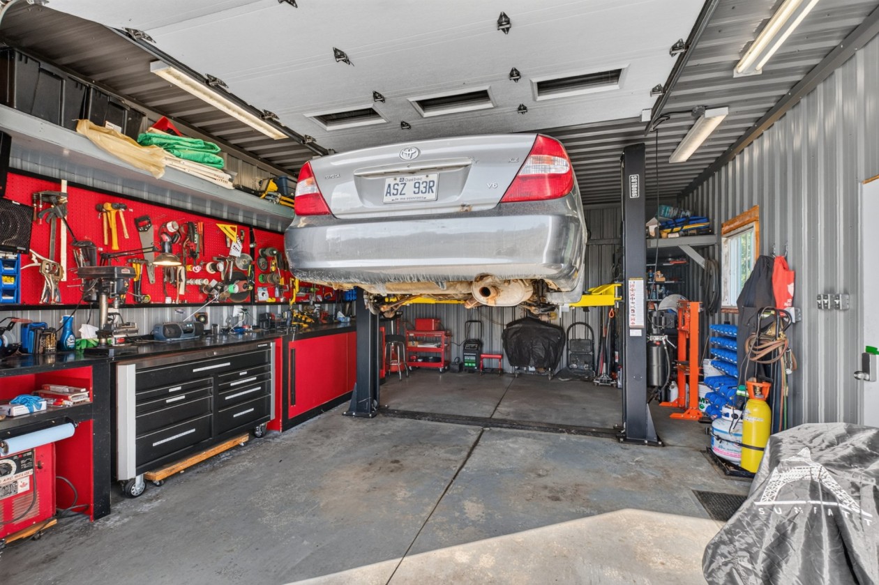 Garage — 70, Rue Principale O., Notre-Dame-des-Bois, J0B2E0, Notre-Dame-des-Bois