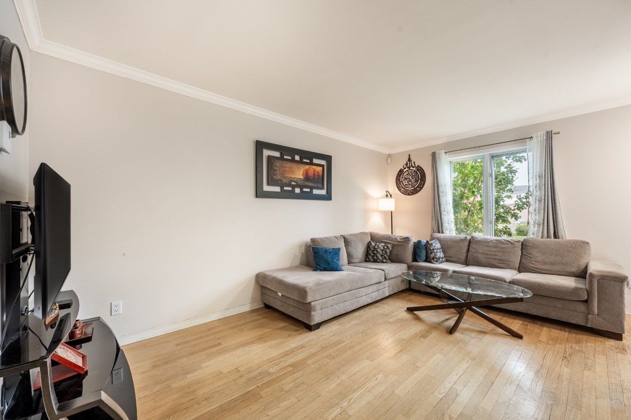 Salon — 1021, Rue Provençal, Saint-Jean-sur-Richelieu, J3B8P6, Saint-Jean-sur-Richelieu