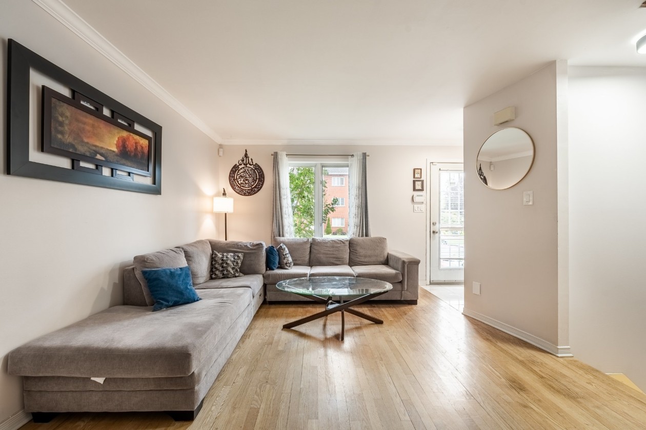 Salon — 1021, Rue Provençal, Saint-Jean-sur-Richelieu, J3B8P6, Saint-Jean-sur-Richelieu