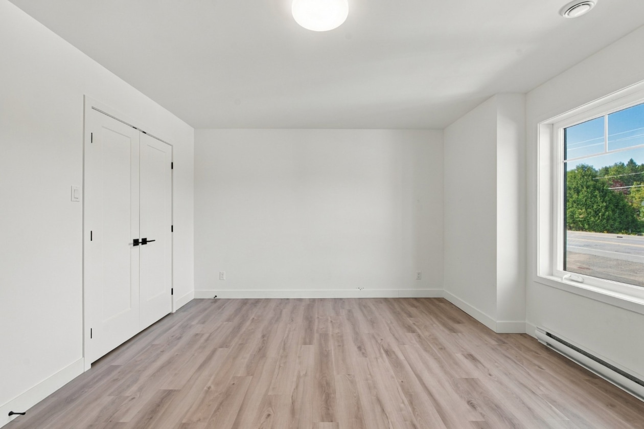 Chambre à coucher principale — 1005 - 1009 Rue Principale, Saint-Côme