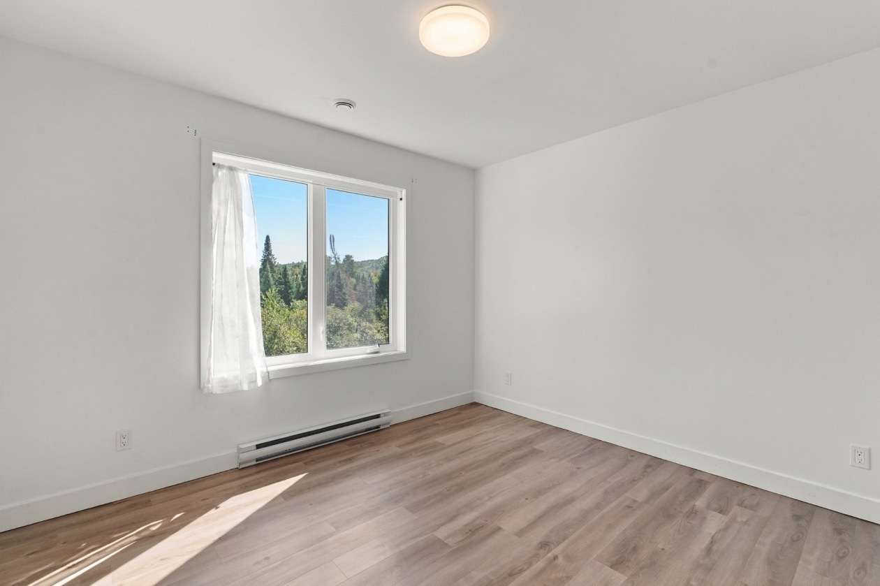 Chambre à coucher — 999 - 1003 Rue Principale, Saint-Côme