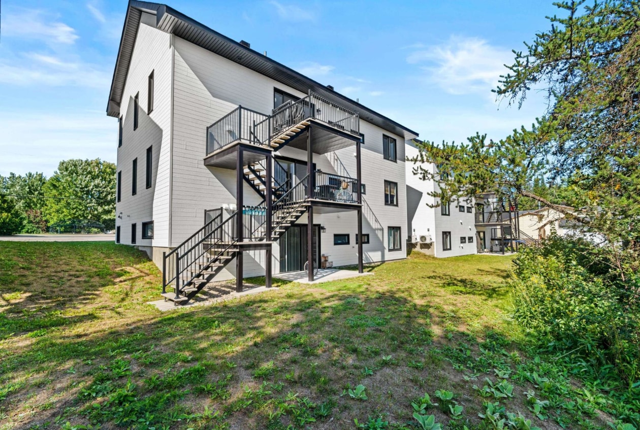 Face arrière — 999 - 1003 Rue Principale, Saint-Côme