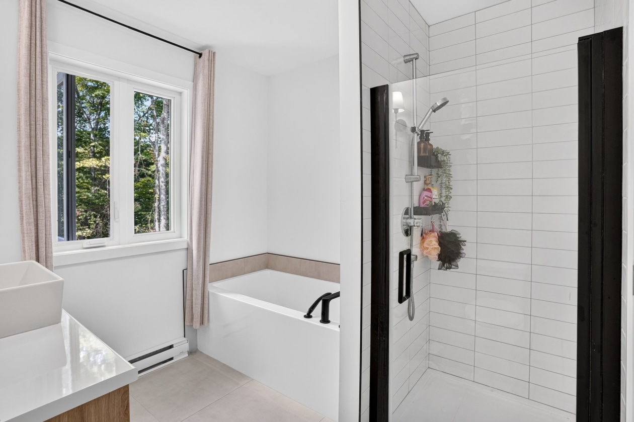 Salle de bains — 878, Rue des Tournesols, Saint-Hippolyte, J8A0N5, Saint-Hippolyte