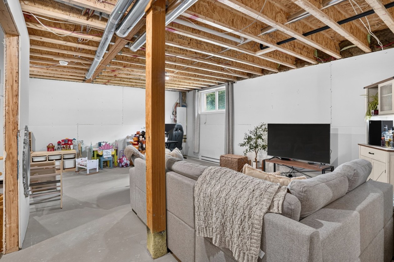 Salle familiale — 878, Rue des Tournesols, Saint-Hippolyte, J8A0N5, Saint-Hippolyte
