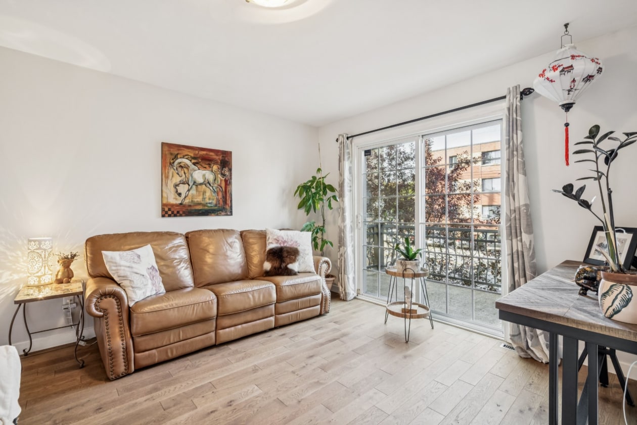 Salon — 1245, Rue Sherbrooke, Montréal (Lachine), H8S1J3, Montréal (Lachine)