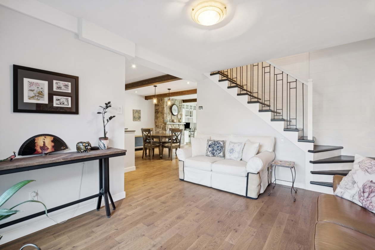Salon — 1245, Rue Sherbrooke, Montréal (Lachine), H8S1J3, Montréal (Lachine)