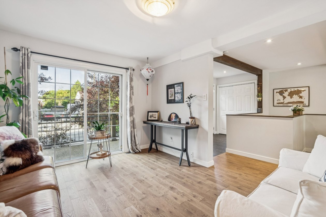 Salon — 1245, Rue Sherbrooke, Montréal (Lachine), H8S1J3, Montréal (Lachine)