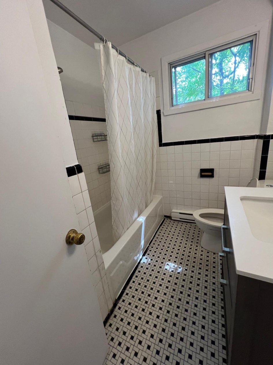 Salle de bains — 7320 Av. Cellier, Montréal