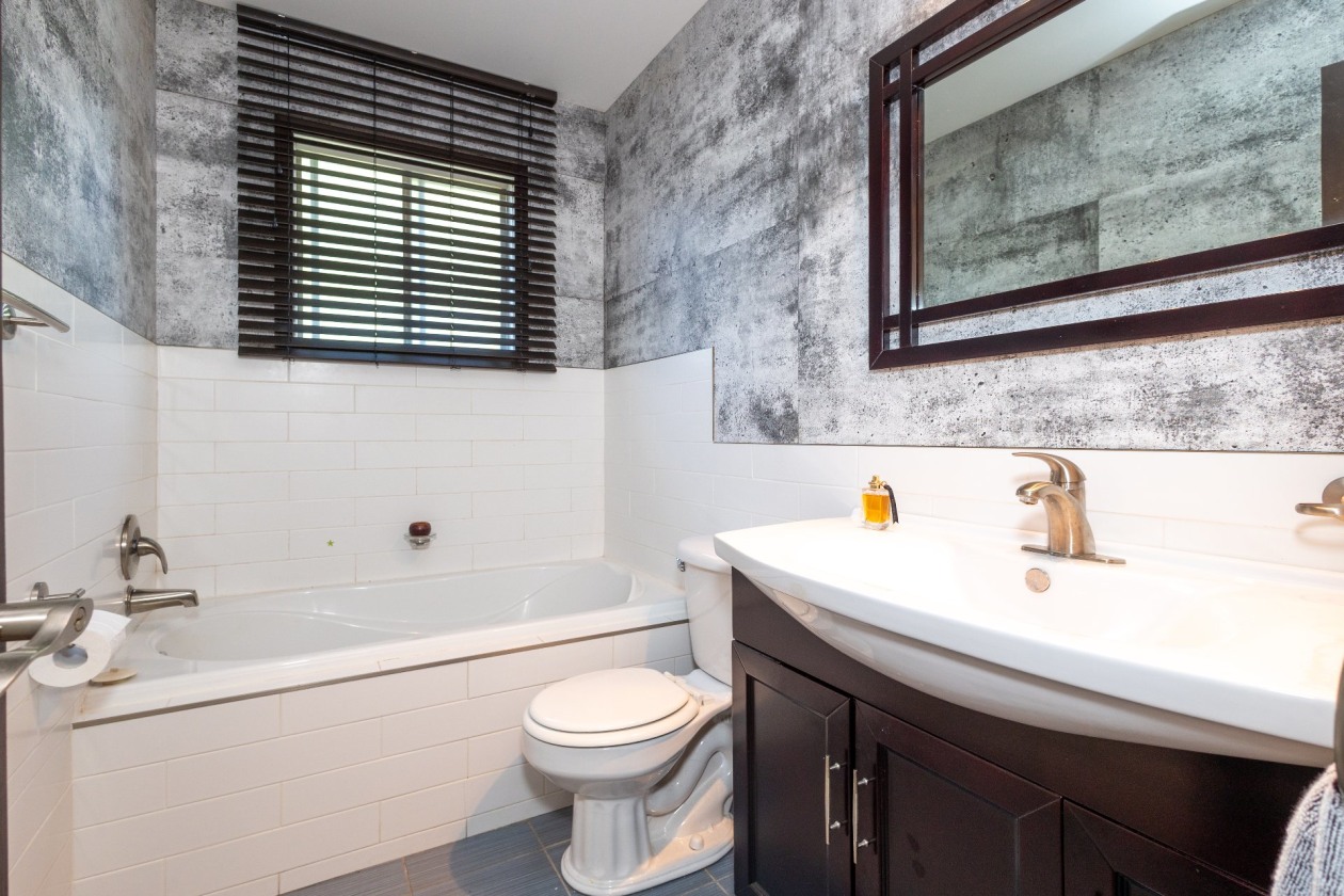 Salle de bains — 289 Boul. St-Francis, Châteauguay