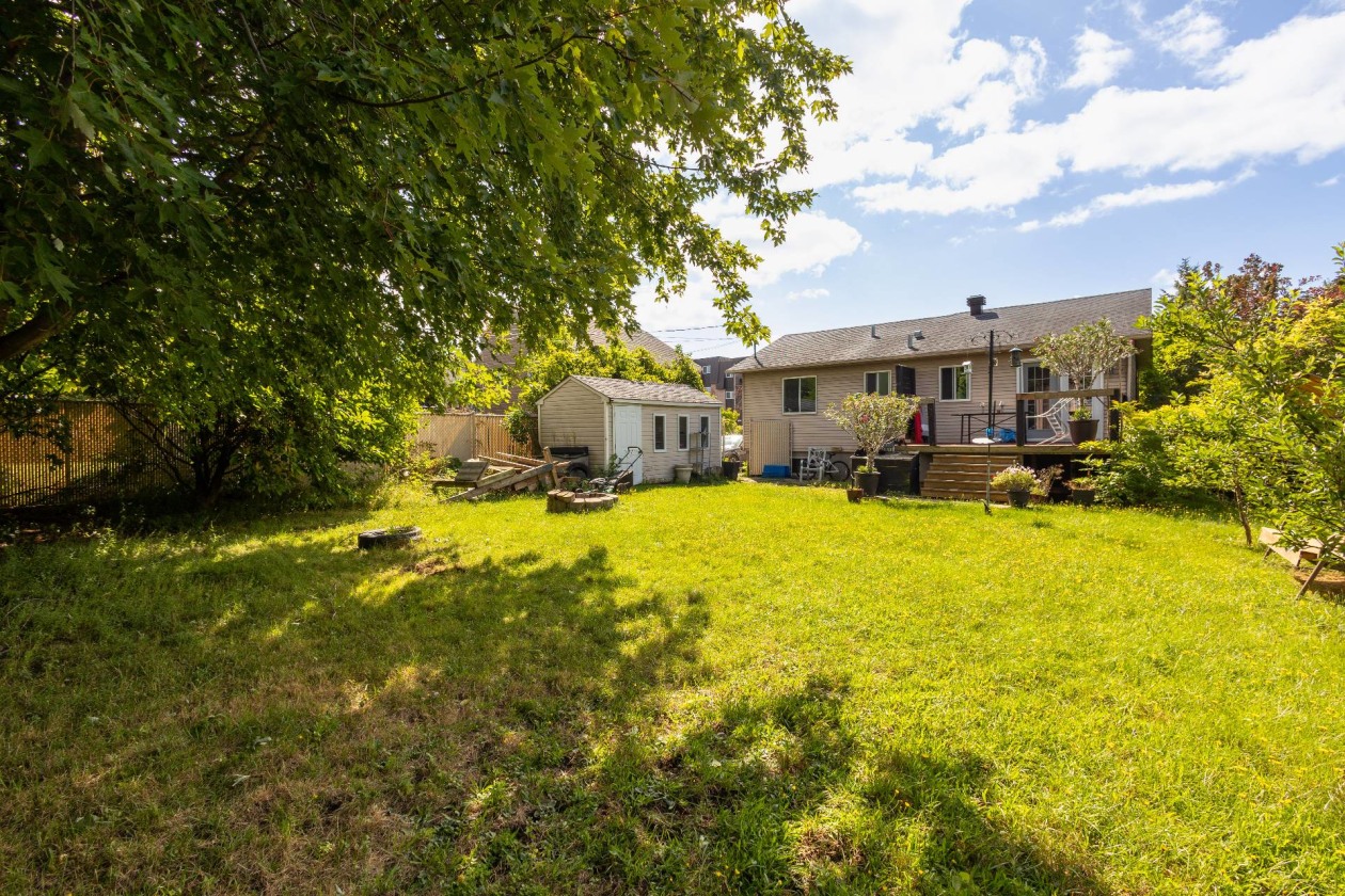 Cour — 289 Boul. St-Francis, Châteauguay