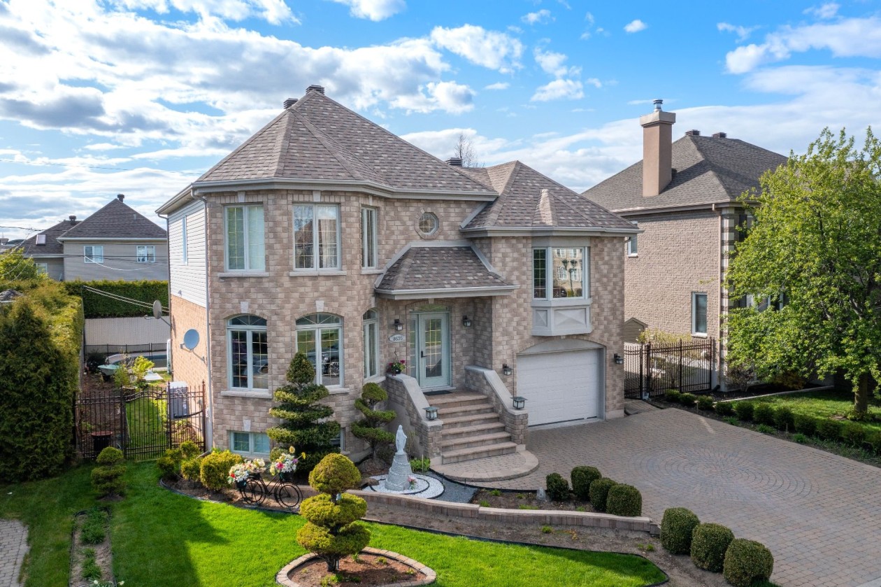 Façade — 8635, Rue Orsay, Brossard, J4Y3G4, Brossard