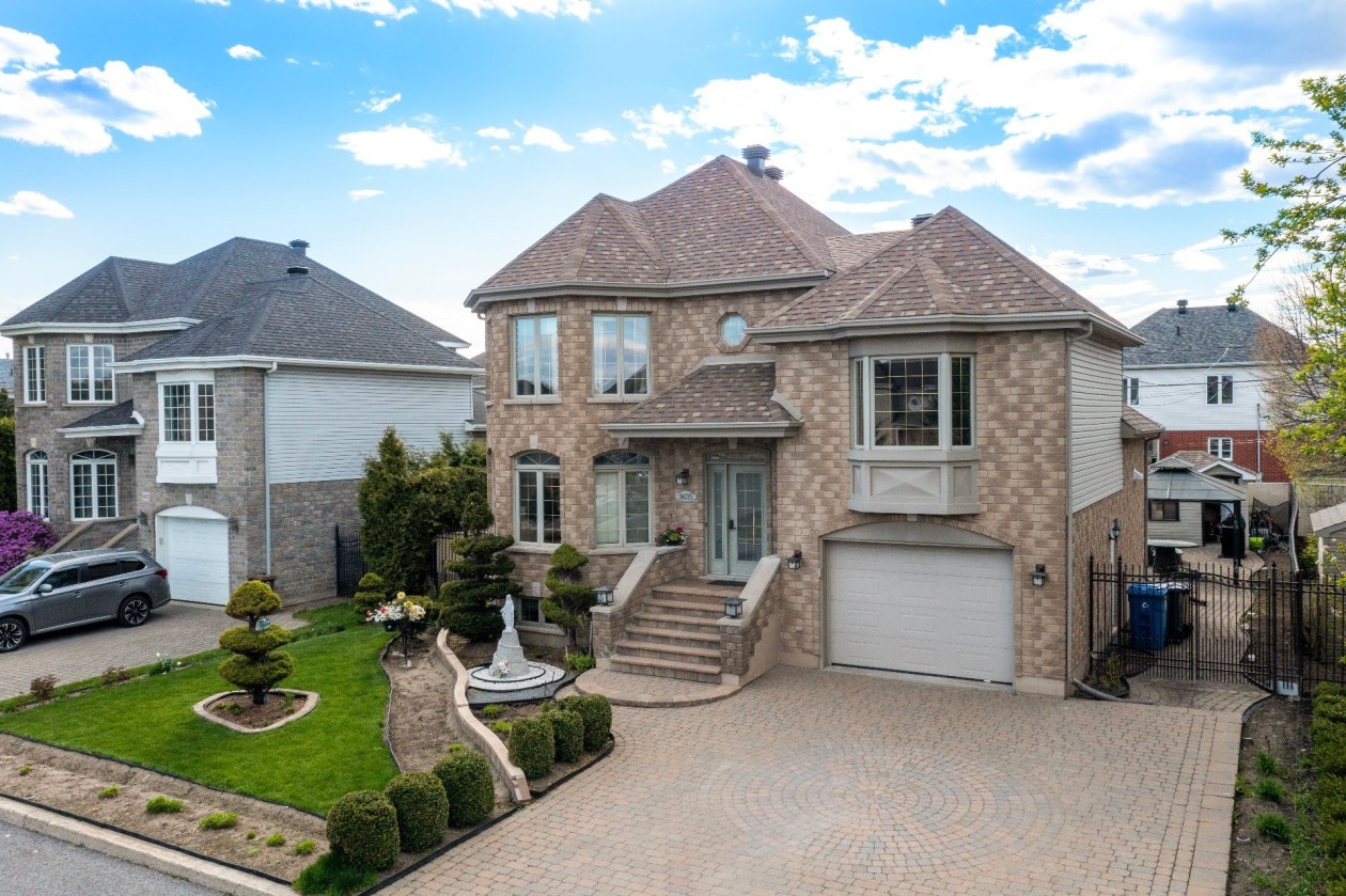 Façade — 8635, Rue Orsay, Brossard, J4Y3G4, Brossard