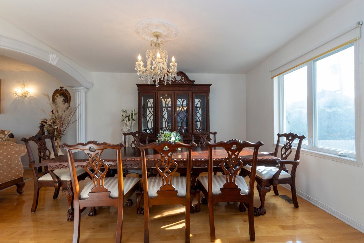Salle à manger — 8635, Rue Orsay, Brossard, J4Y3G4, Brossard