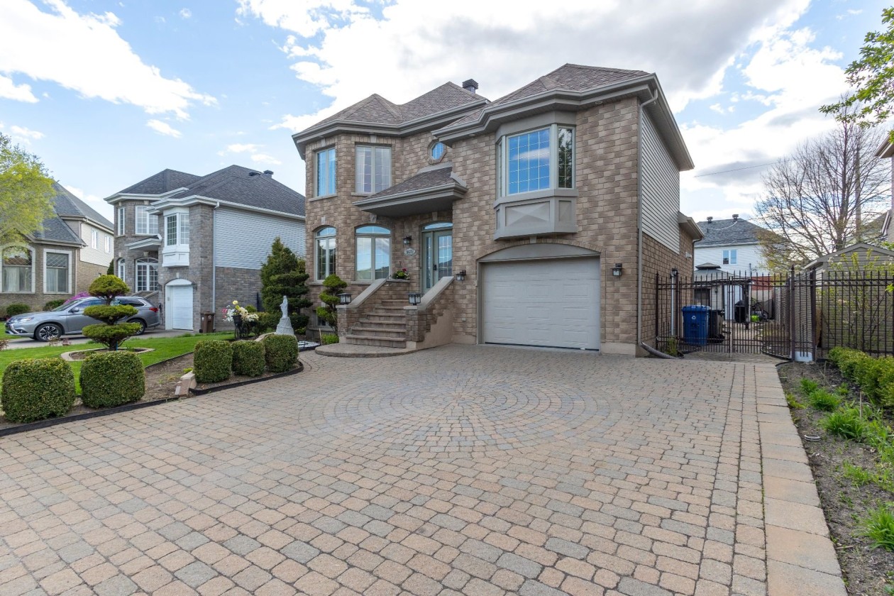 Façade — 8635, Rue Orsay, Brossard, J4Y3G4, Brossard