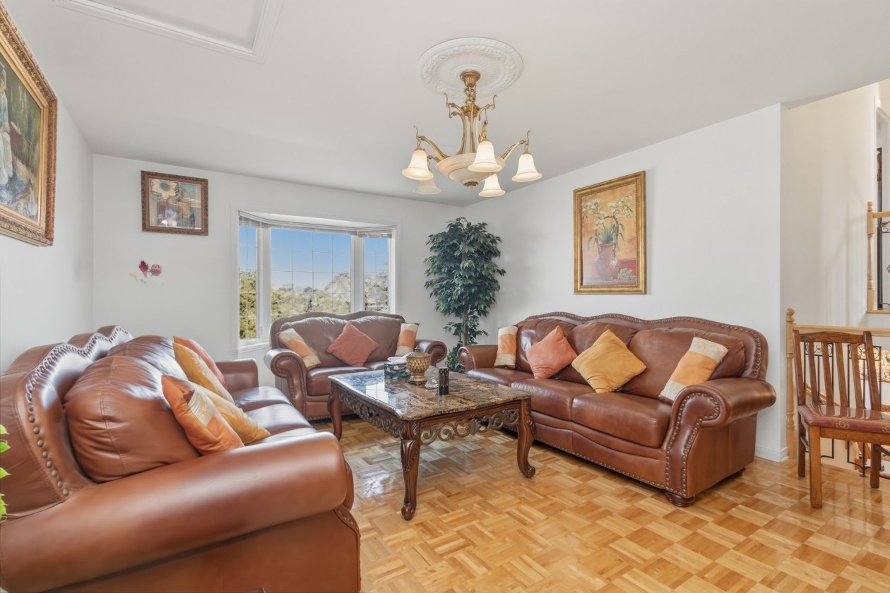 Salle familiale — 8635, Rue Orsay, Brossard, J4Y3G4, Brossard
