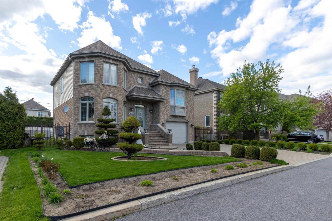 Façade — 8635, Rue Orsay, Brossard, J4Y3G4, Brossard