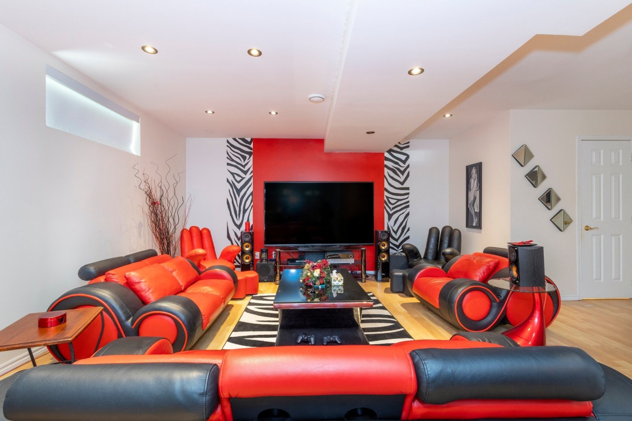 Salle familiale — 8635, Rue Orsay, Brossard, J4Y3G4, Brossard