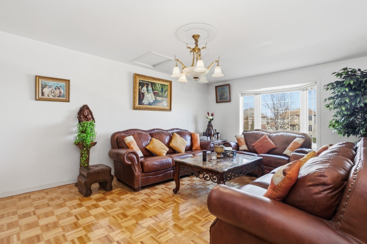 Salle familiale — 8635, Rue Orsay, Brossard, J4Y3G4, Brossard