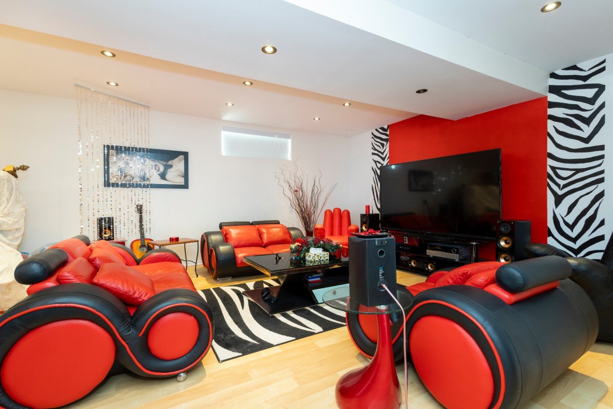 Salle familiale — 8635, Rue Orsay, Brossard, J4Y3G4, Brossard
