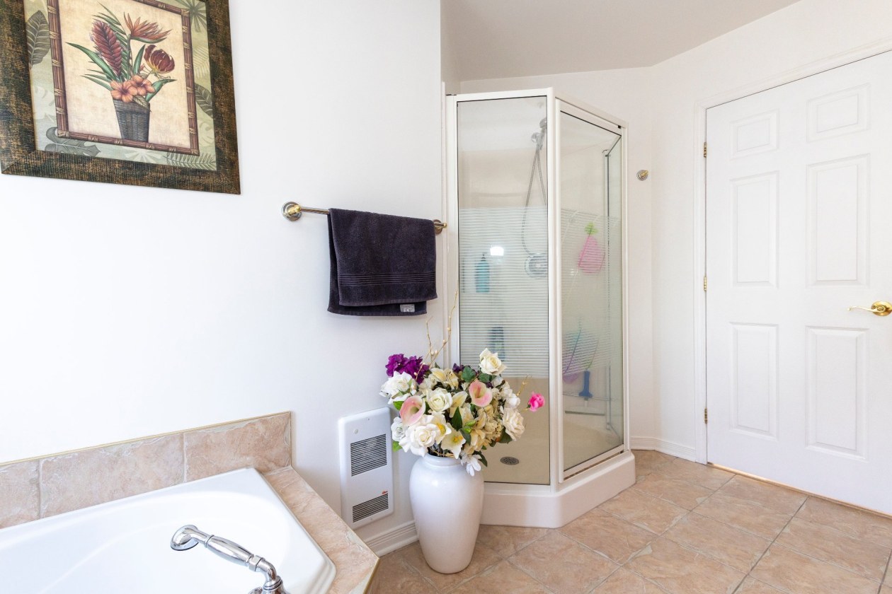 Salle de bains — 8635, Rue Orsay, Brossard, J4Y3G4, Brossard