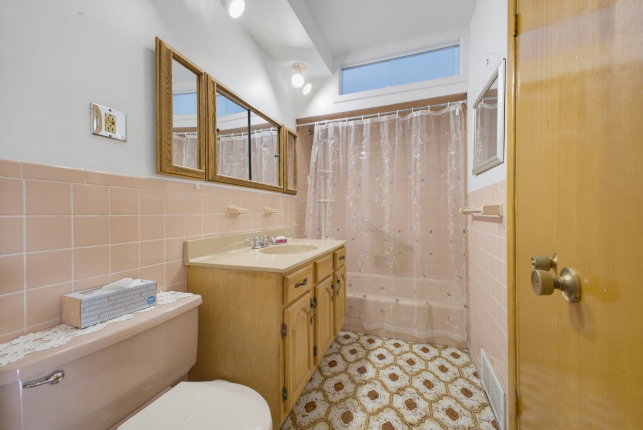Salle de bains — 10531 - 10533 Av. Armand-Lavergne, Montréal