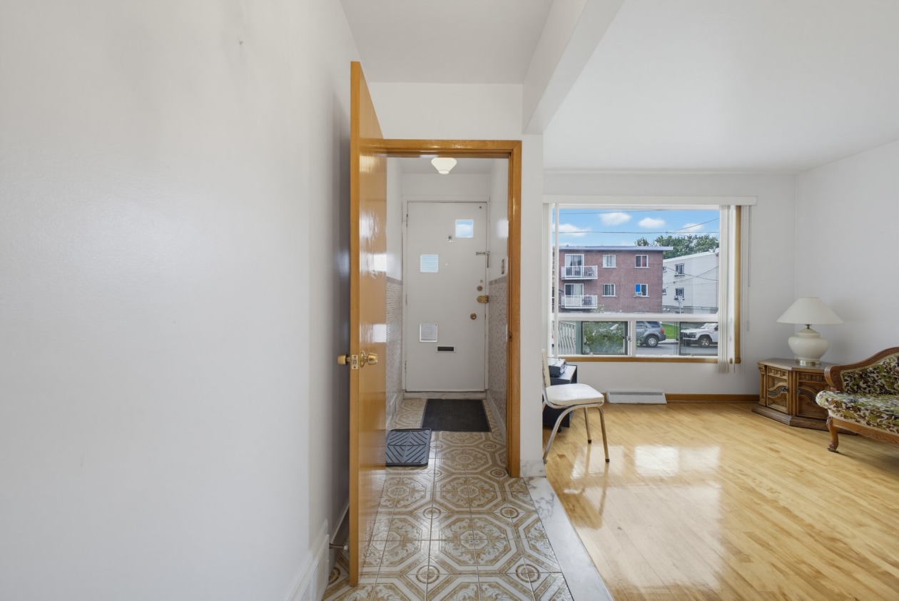 Hall d'entrée — 10531 - 10533 Av. Armand-Lavergne, Montréal