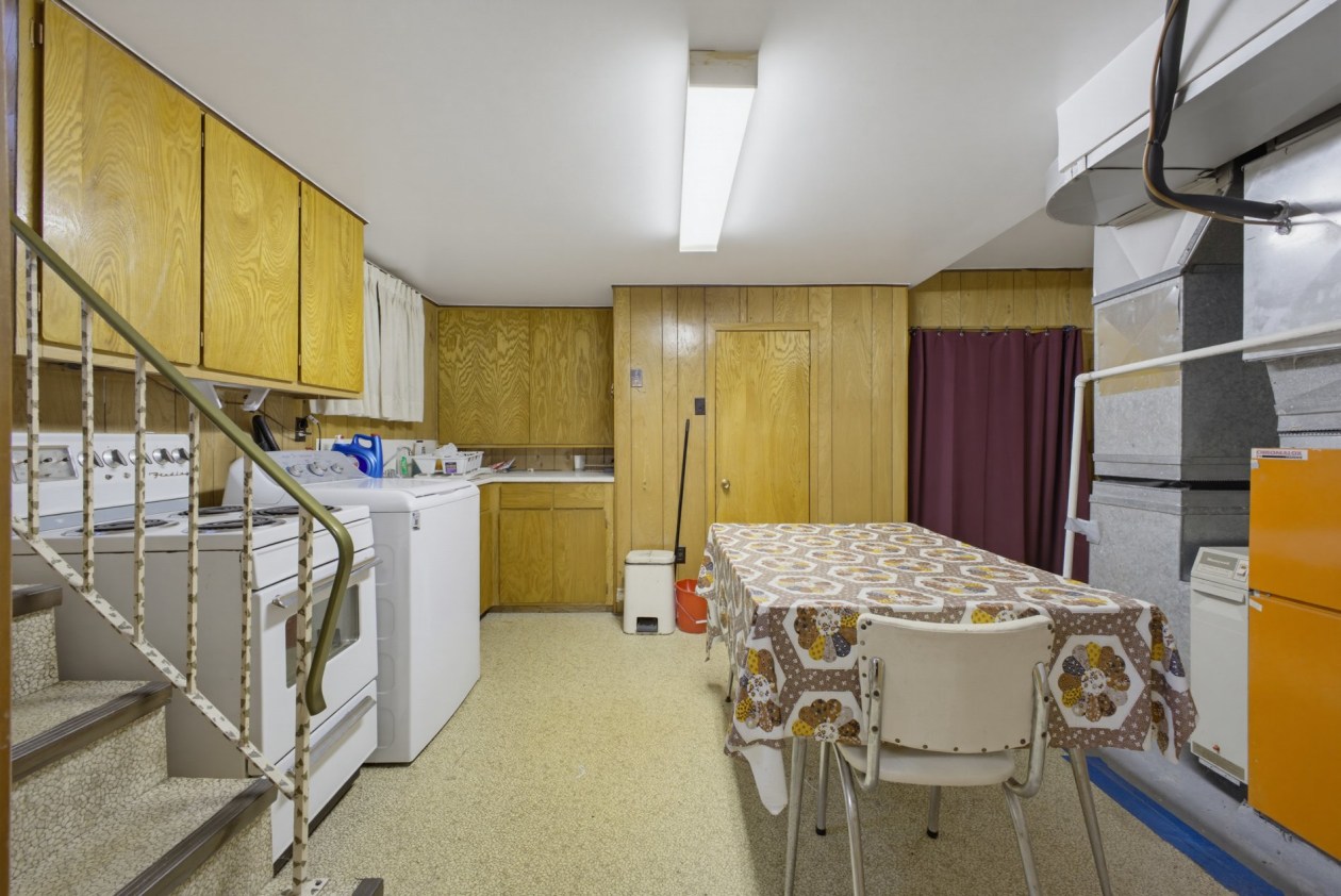 Salle de lavage — 10531 - 10533 Av. Armand-Lavergne, Montréal