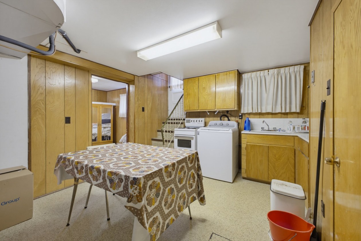 Salle de lavage — 10531 - 10533 Av. Armand-Lavergne, Montréal