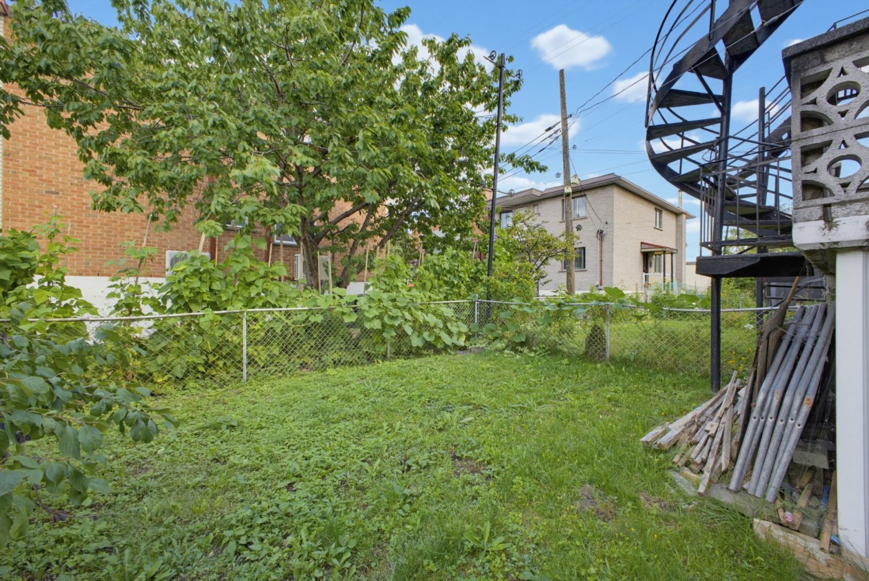 Cour — 10531 - 10533 Av. Armand-Lavergne, Montréal