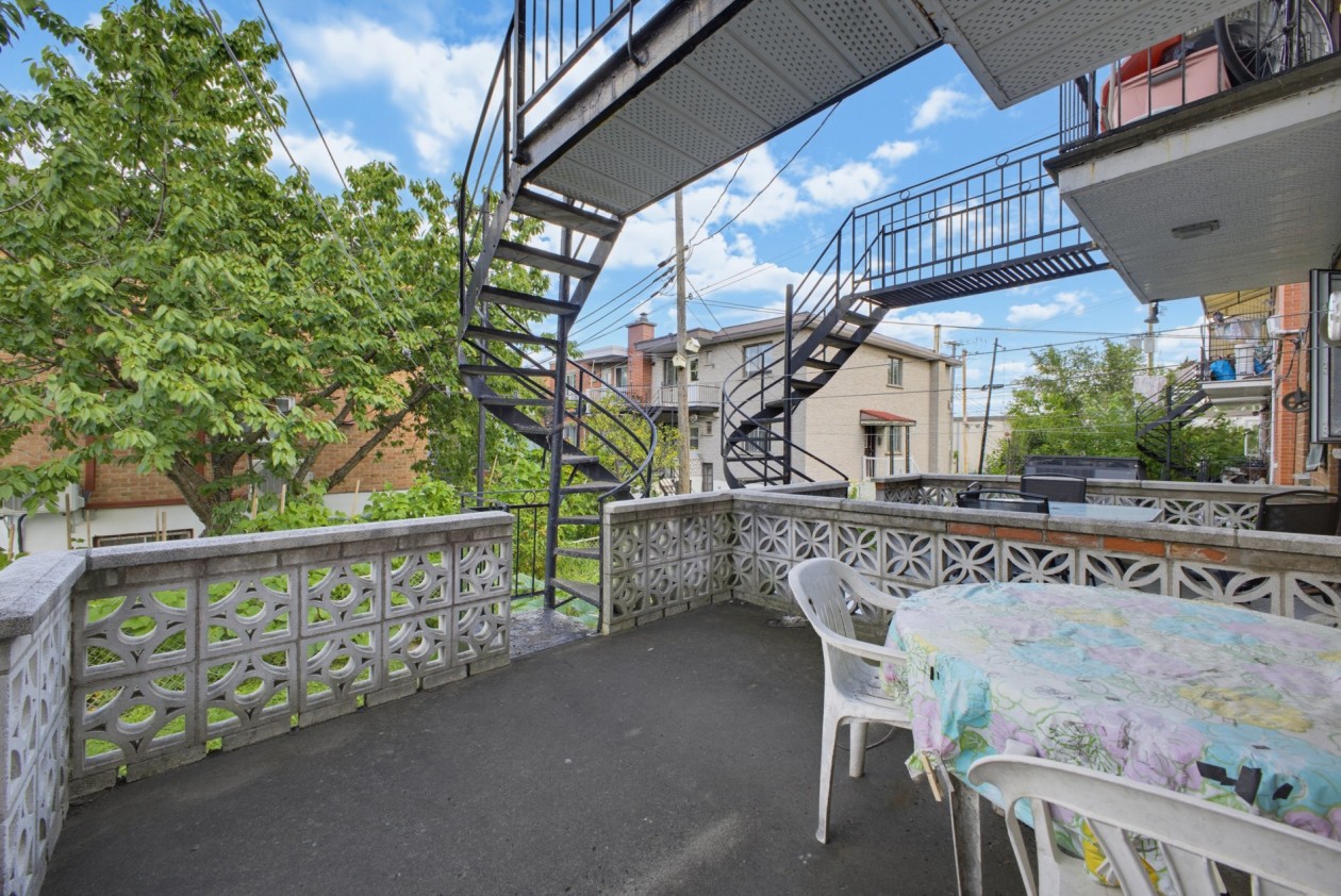 Balcon — 10531 - 10533 Av. Armand-Lavergne, Montréal