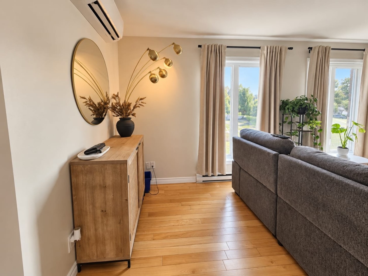 Salon — 248 Rue de la Riviera, Saguenay