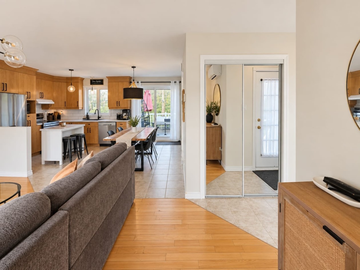 Salon — 248 Rue de la Riviera, Saguenay
