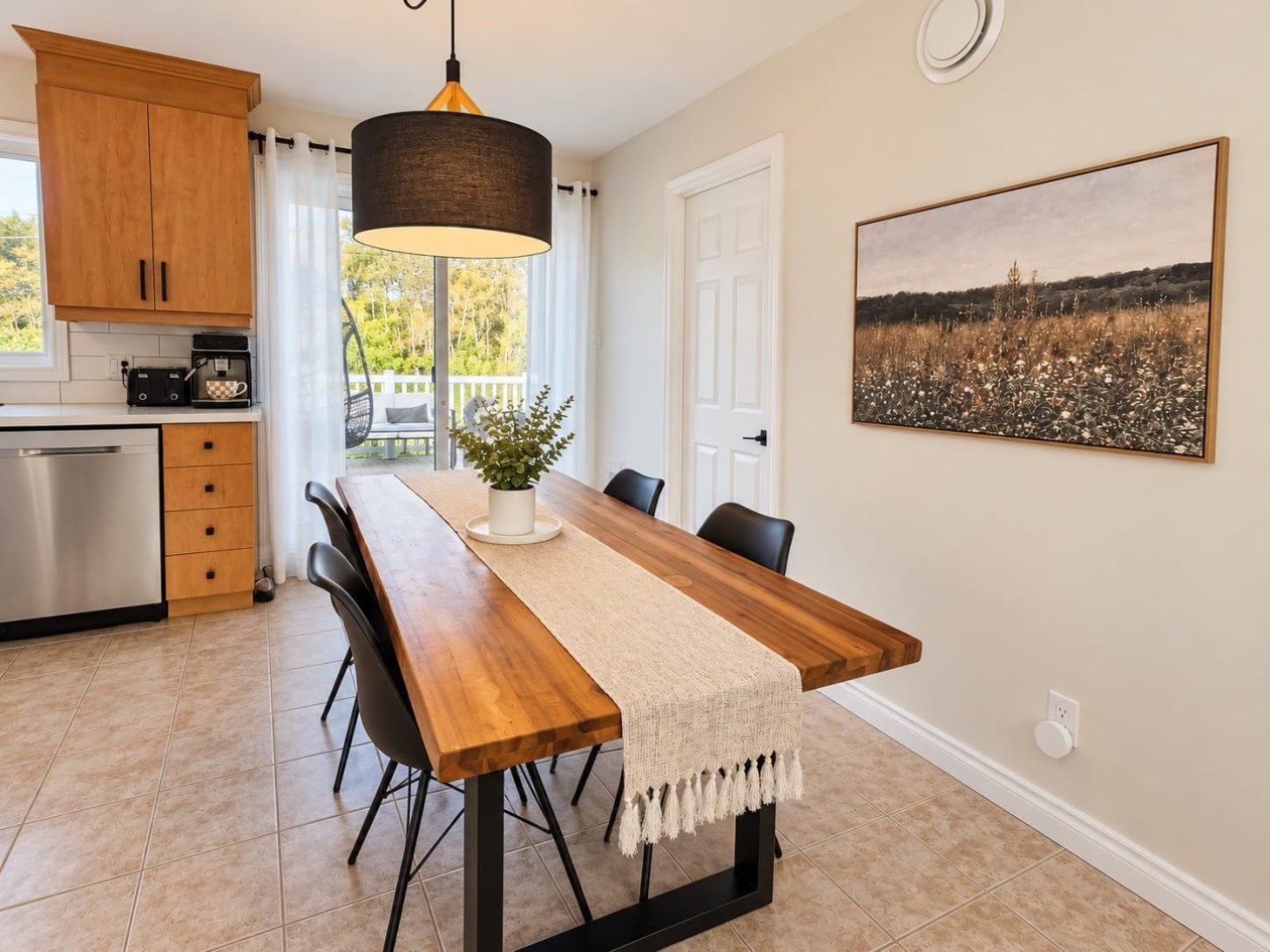Salle à manger — 248 Rue de la Riviera, Saguenay