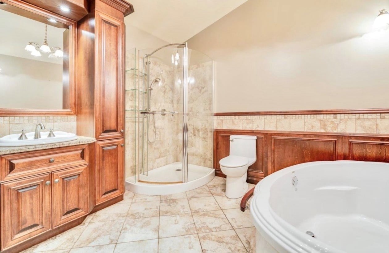 Salle de bains — 248 Rue Lacroix, Lambton