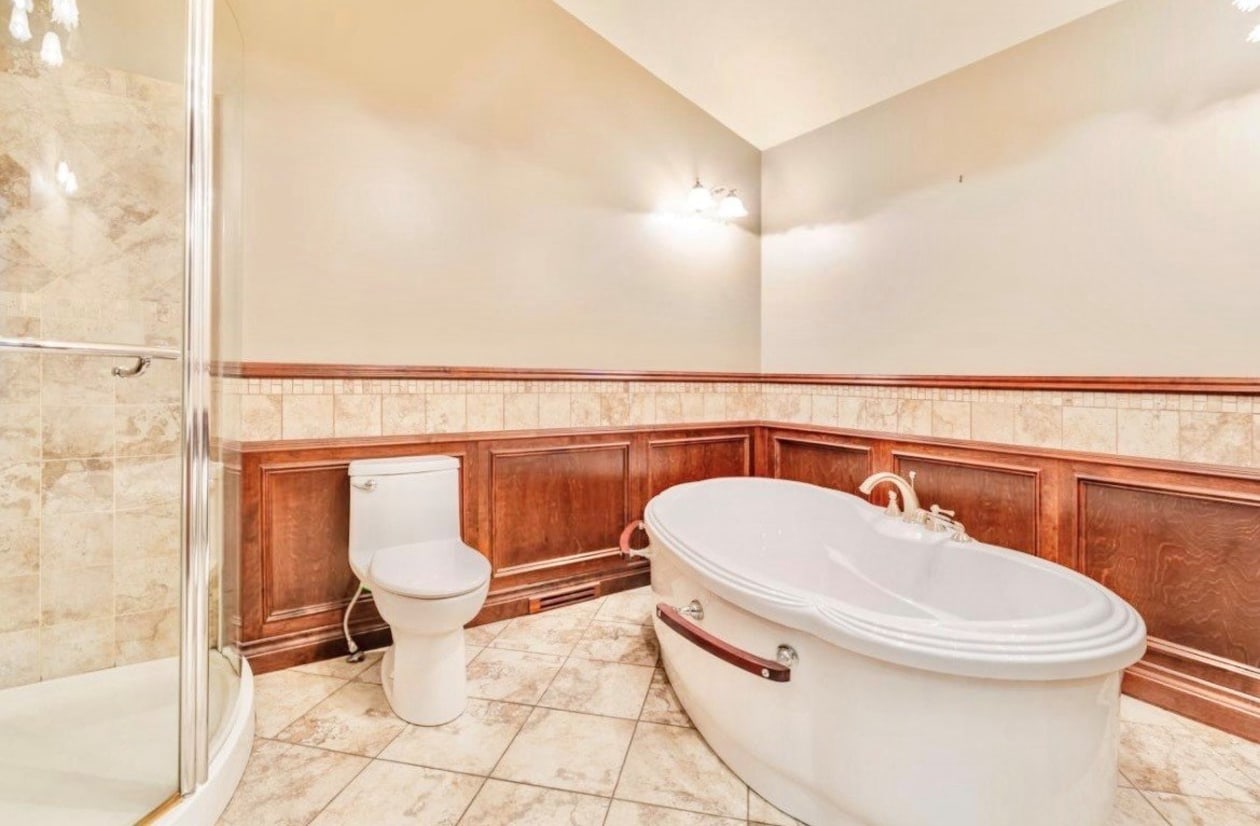 Salle de bains — 248 Rue Lacroix, Lambton