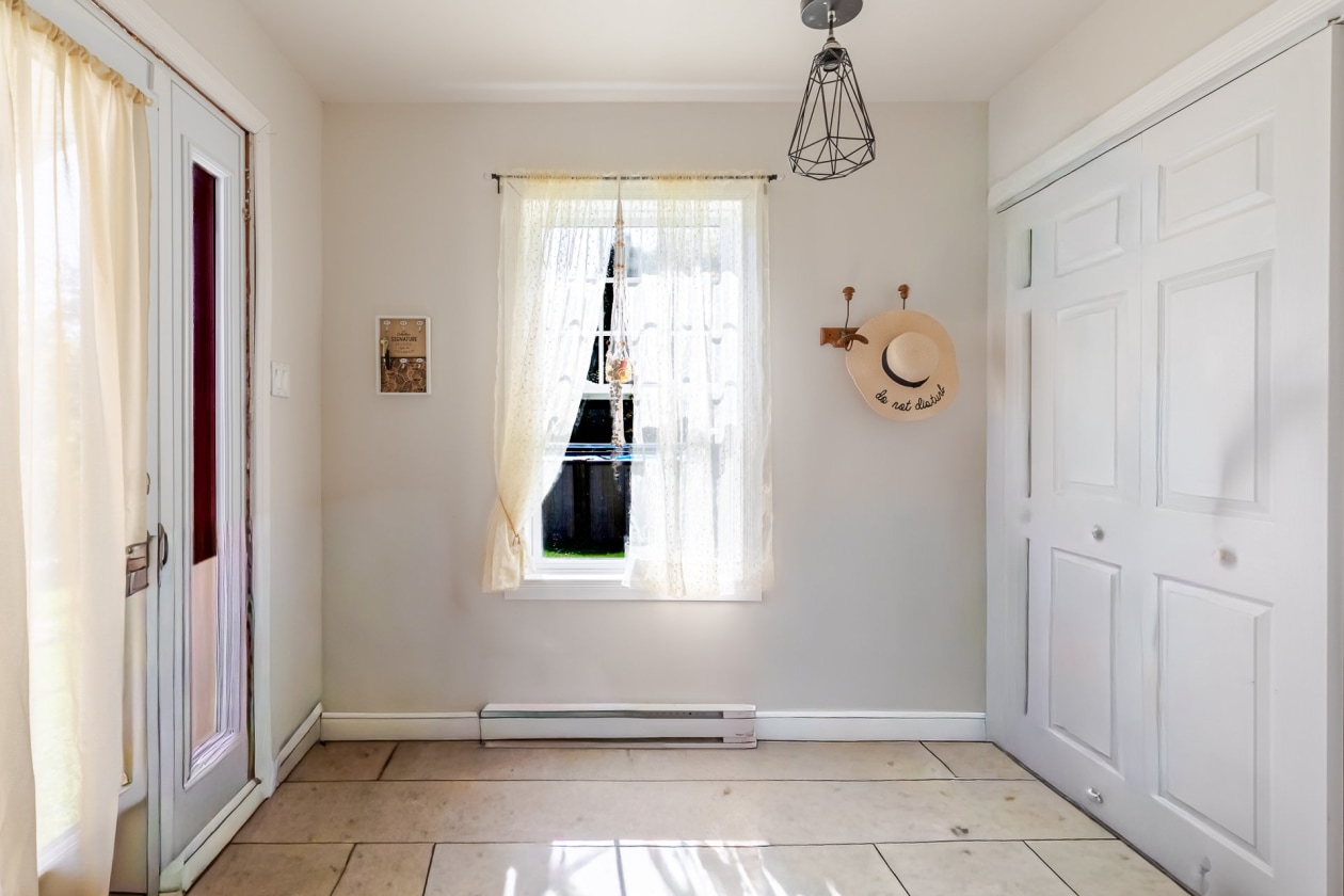 Hall d'entrée — 543 Av. Ste-Brigitte, Sainte-Brigitte-de-Laval