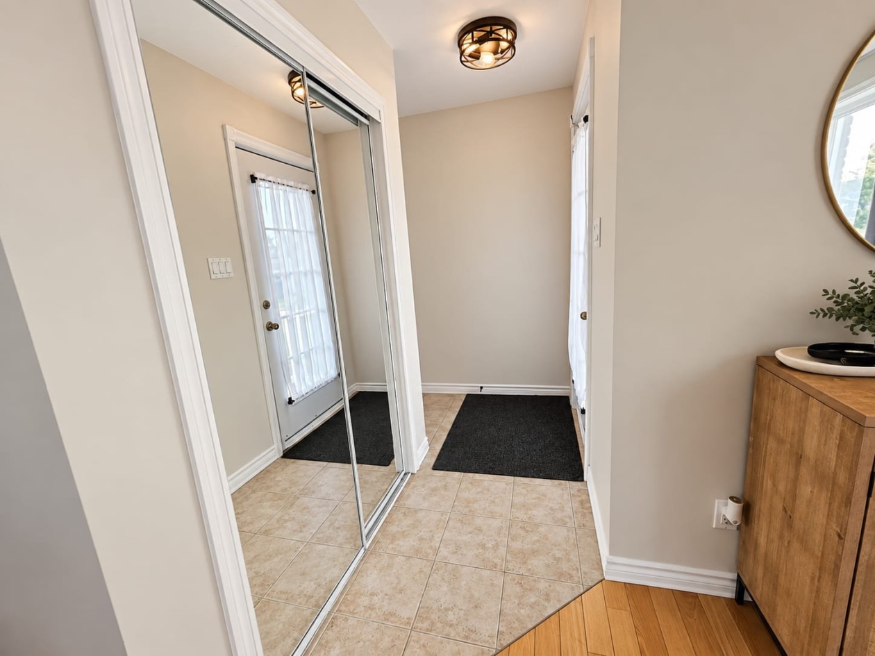 Hall d'entrée — 248 Rue de la Riviera, Saguenay