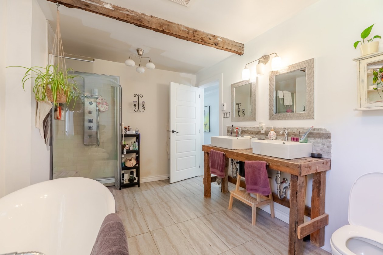Salle de bains — 543 Av. Ste-Brigitte, Sainte-Brigitte-de-Laval