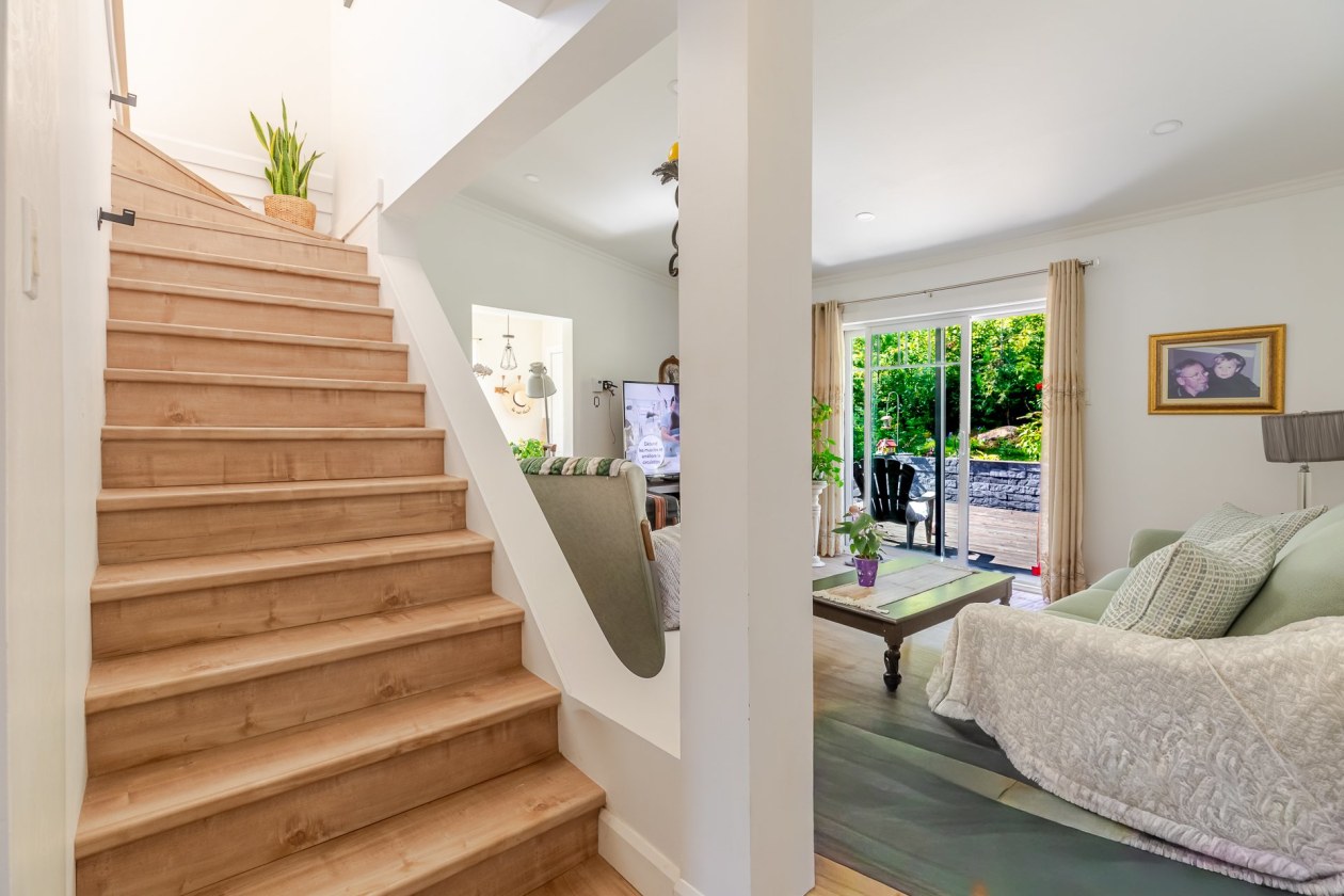 Escalier — 543 Av. Ste-Brigitte, Sainte-Brigitte-de-Laval